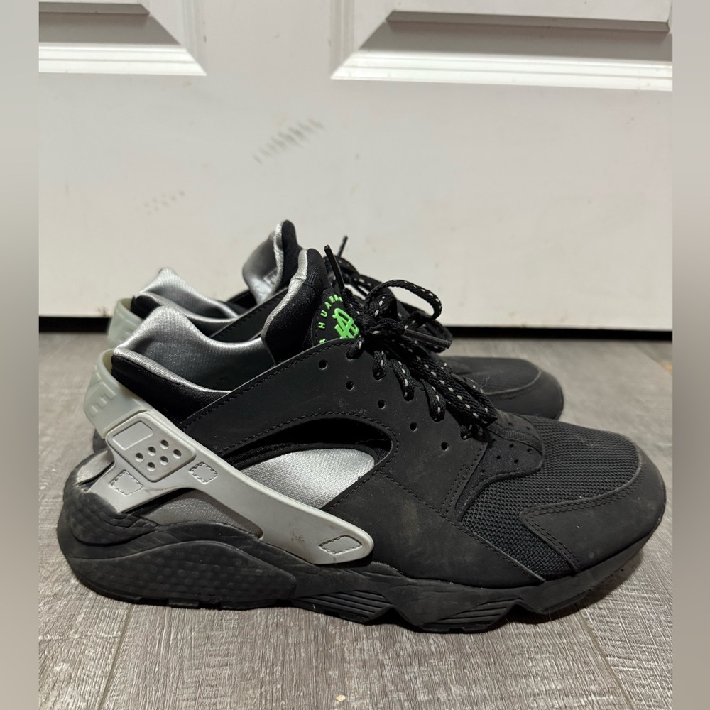 Men’s Nike shoes, size 8.5